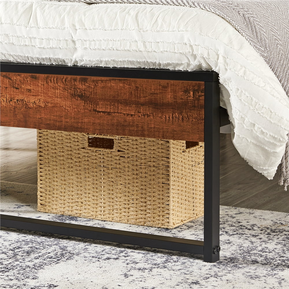 Queen Size Mahogany Metal Platform Bed with Wooden Headboard and Footboard M40770