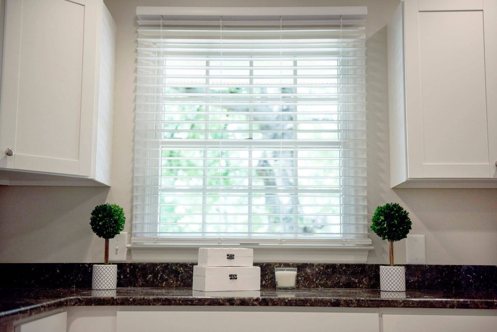 Cordless Soft White Faux Wood Room Darkening Blinds I8780
