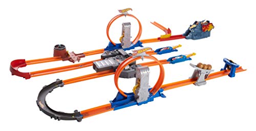 Hot Wheels Toy Car Track Set with Motorized Booster R910293